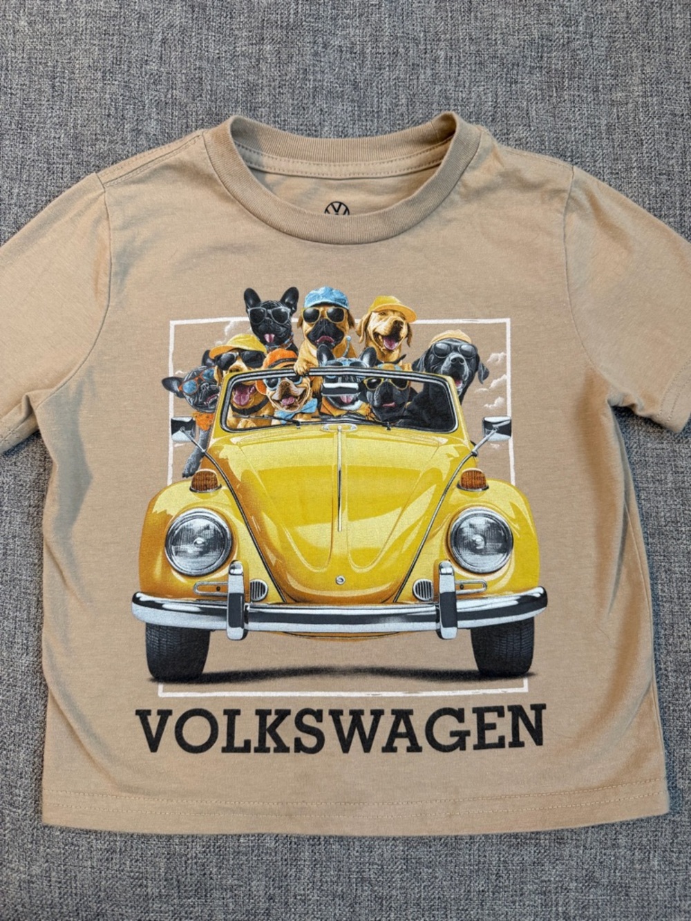 Volkswagen Kids Beige Short Sleeve Tee with Yellow Beetle Graphic Size 3T VGUC
